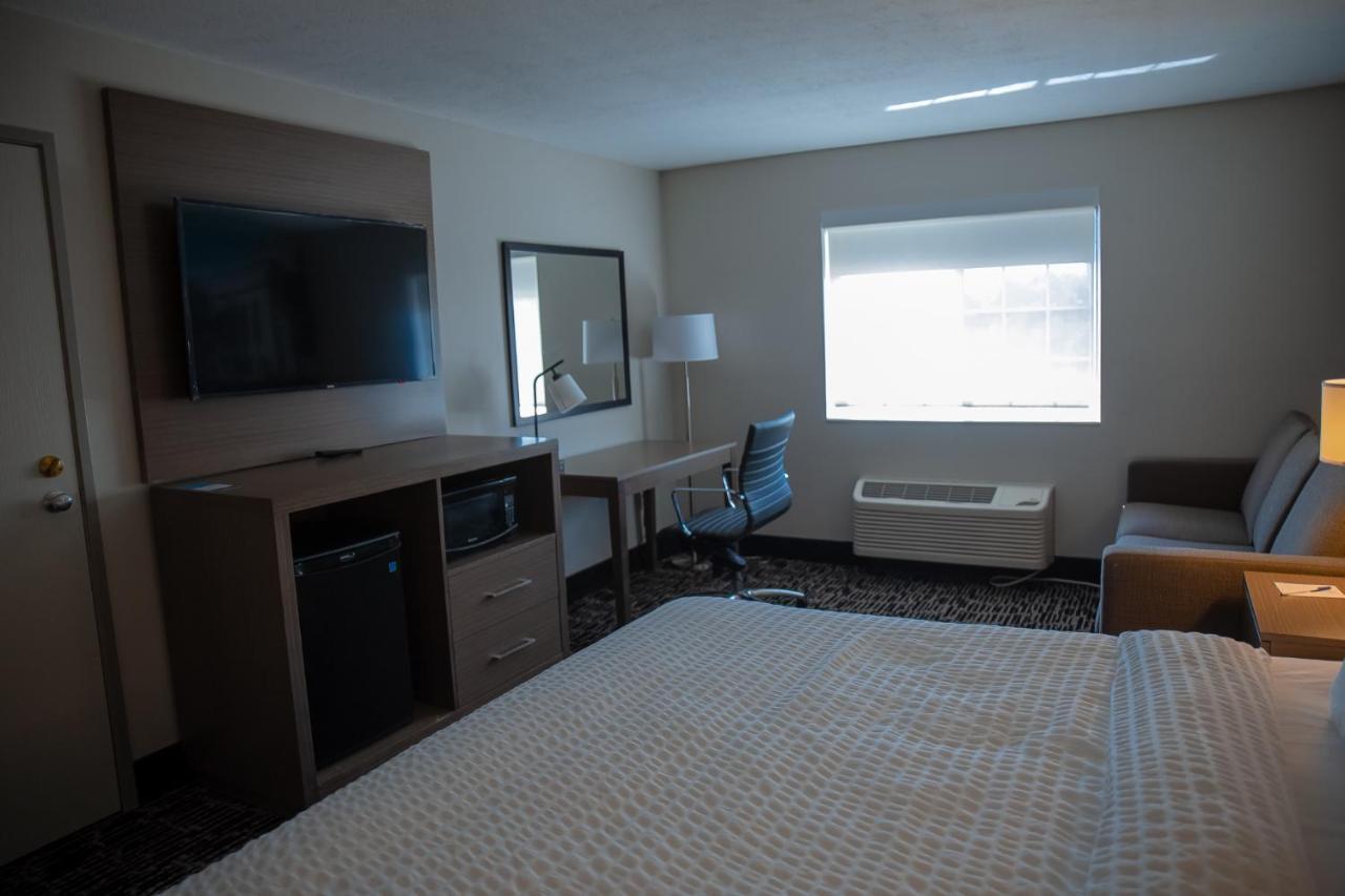 Clarion Pointe Indianapolis Airport Hotel Plainfield Exterior photo