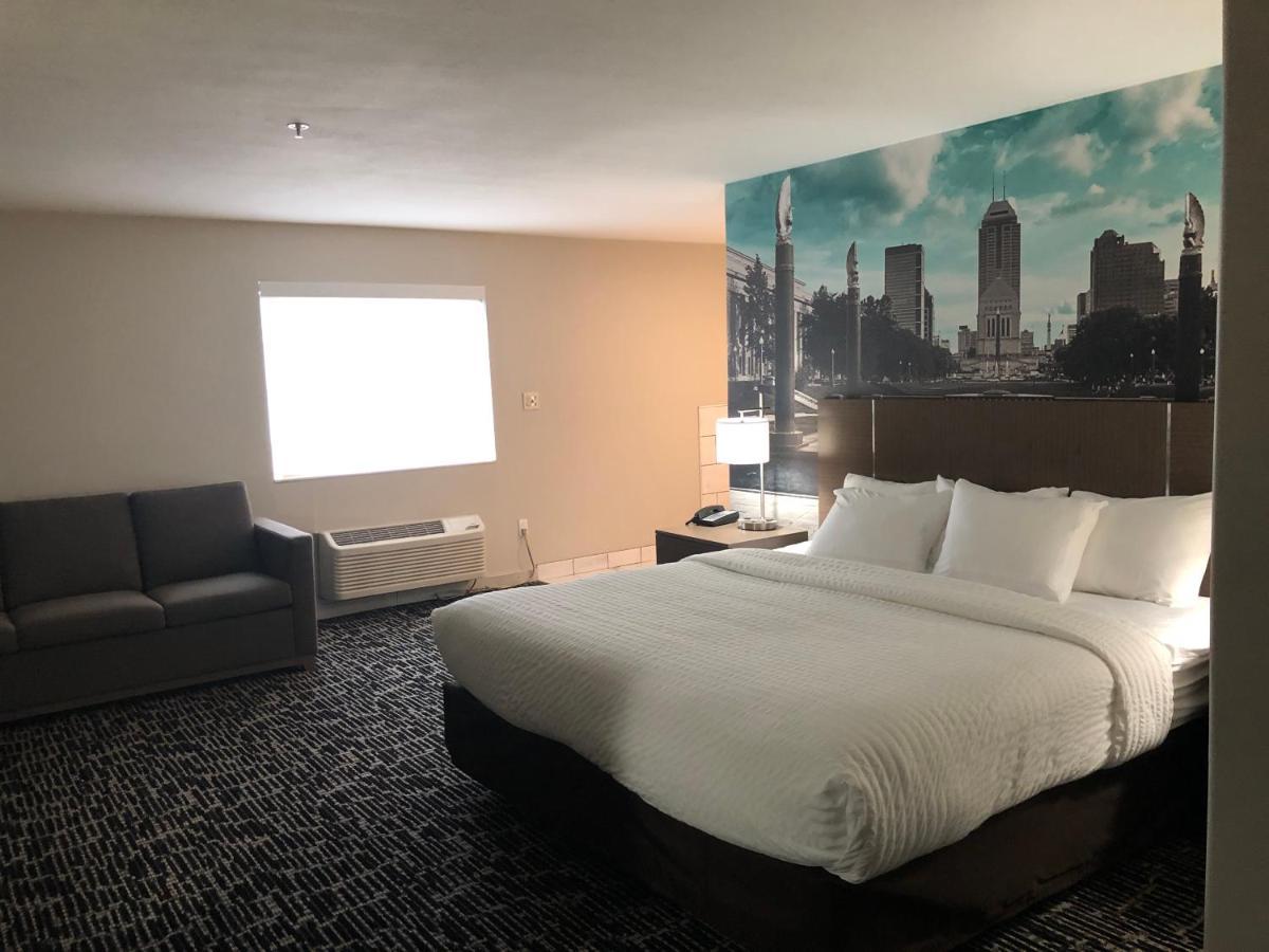 Clarion Pointe Indianapolis Airport Hotel Plainfield Exterior photo