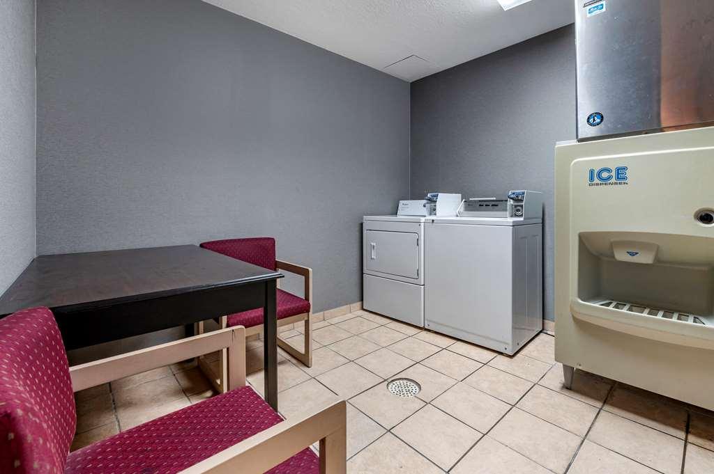 Clarion Pointe Indianapolis Airport Hotel Plainfield Amenities photo